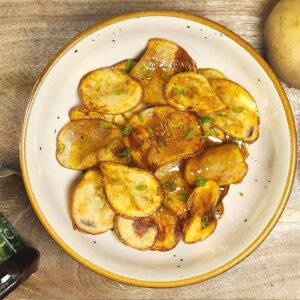 honey butter chips with potatoes, honey, butter, garlic, salt, spring onions and lime